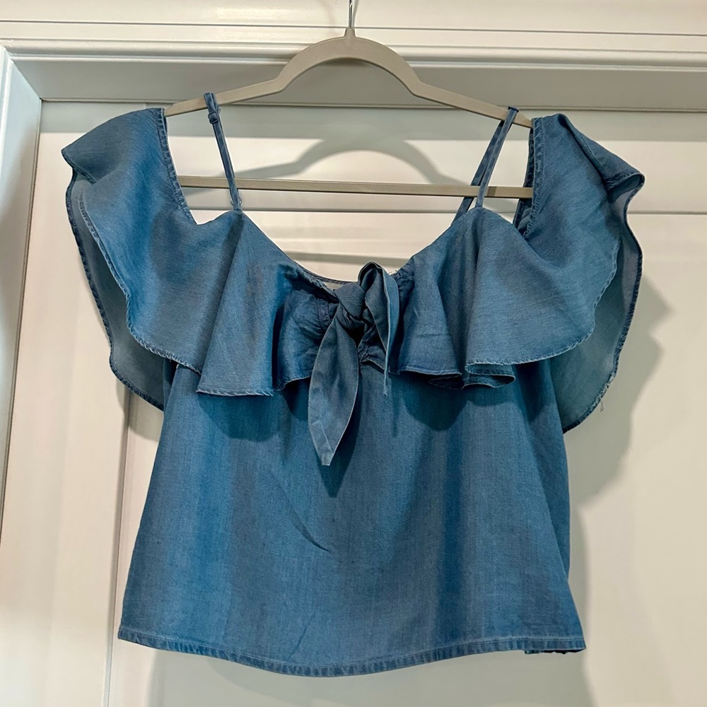 NWT Beautiful Chambray DO+BE Blue Flutter off-shoulder Sleeve Crop Blouse. Small